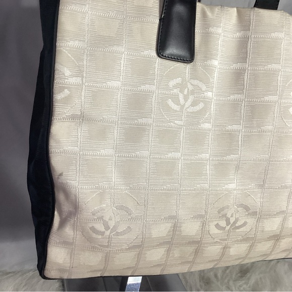 RARE Colorblockock CHANEL CC 10469355 Travel Line Nylon/ Leather Tote Bag - Picture 6 of 14